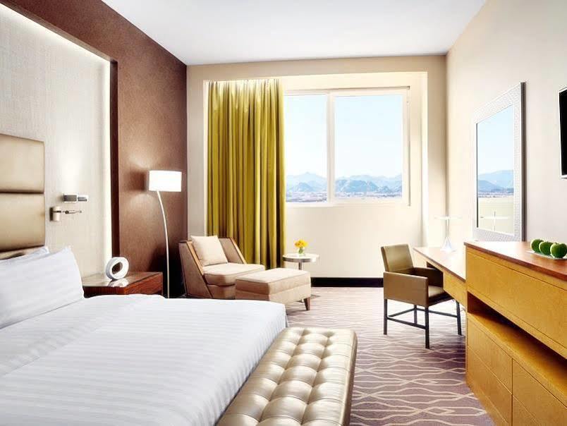 밀레니엄 호텔 헤일 하일 외부 사진 A guest room at the Conrad Punta del Este
